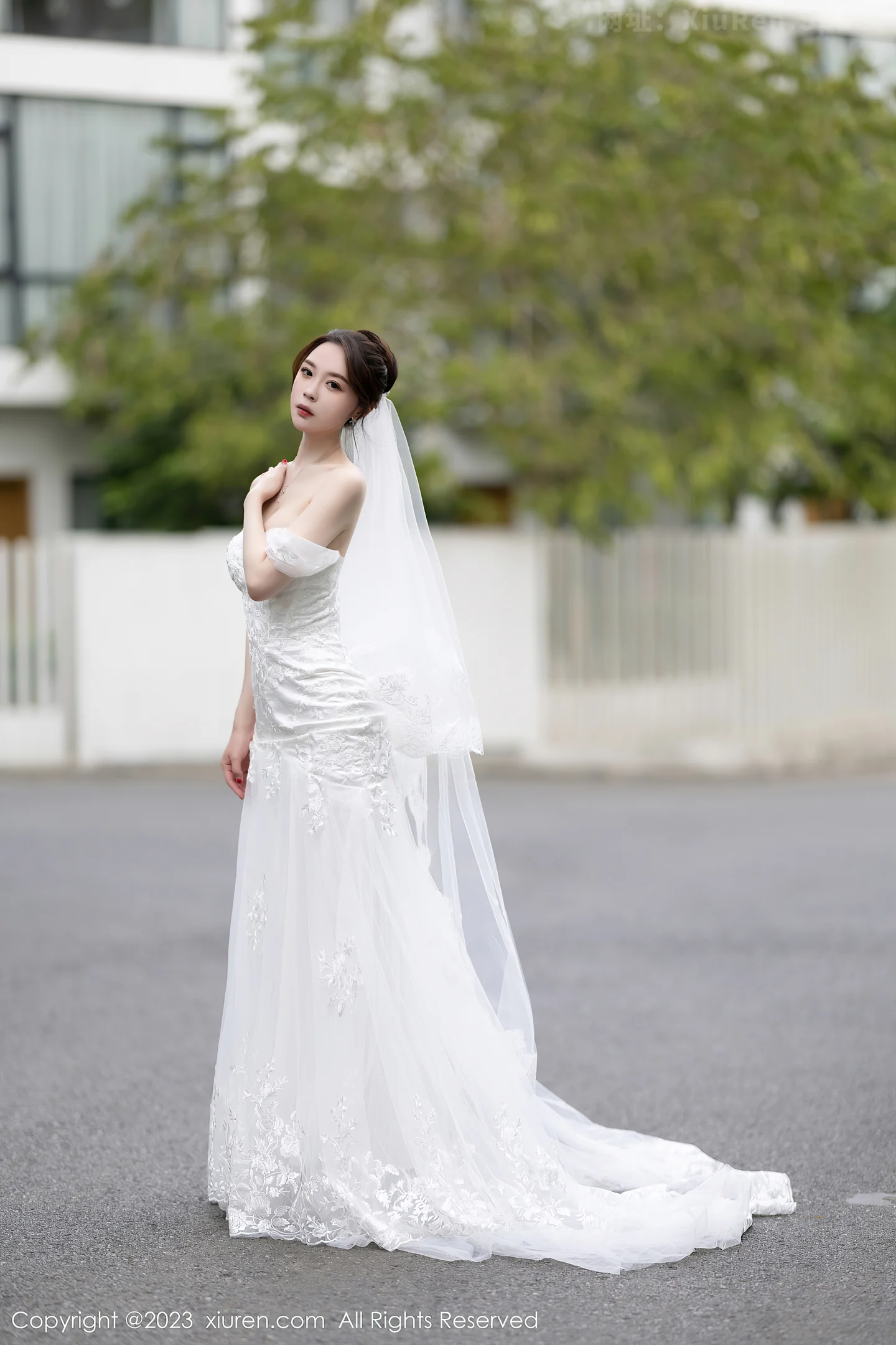 图片[2]-[XiuRen秀人网]VOL.7310 模特梦心玥安吉旅拍性感白色婚纱服饰半脱秀曼妙身姿诱惑写真83P-秀人网官方网站